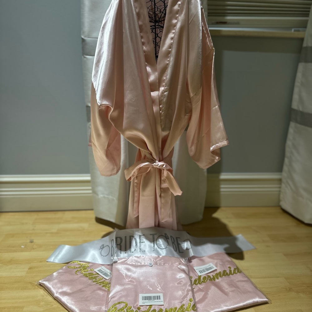 4 Silk pink Satin Bride Bridesmaid Kimono Bathrobes with 1 sachet